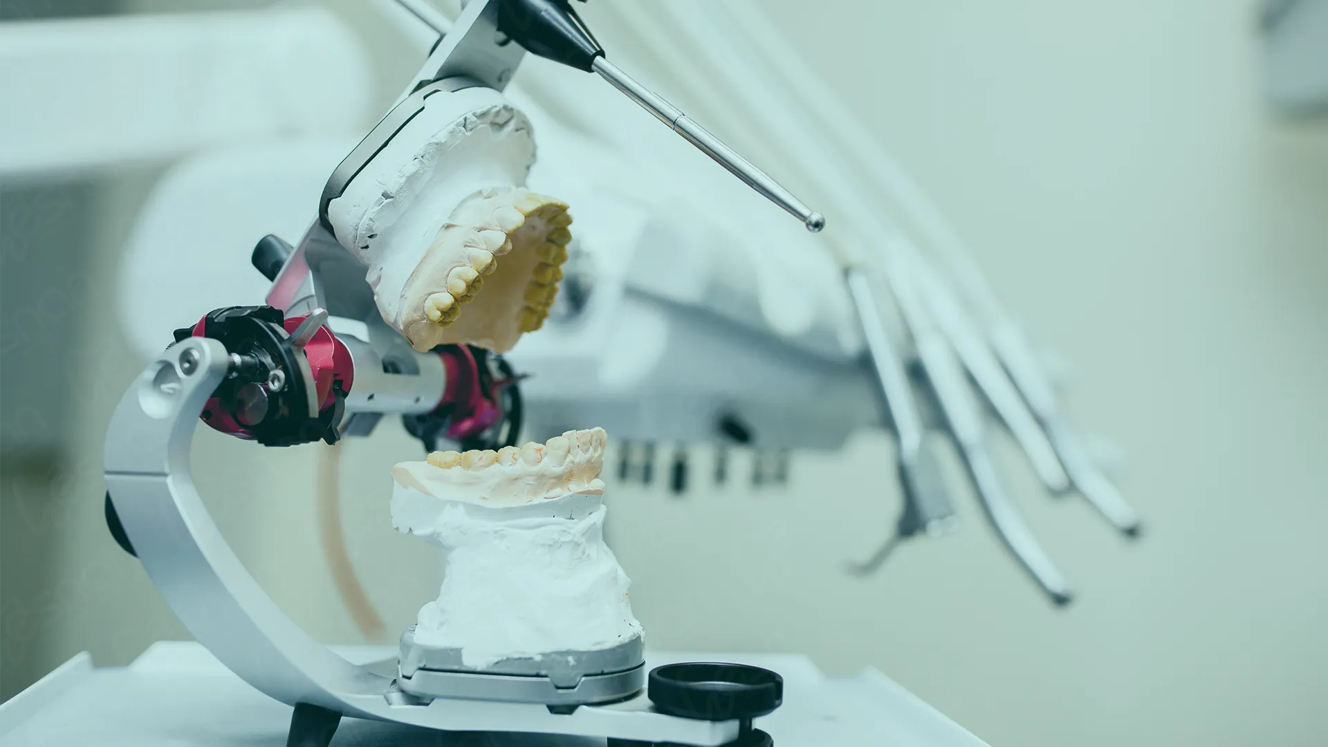 The integration of robotics into modern dental implant in Istanbul marks a significant advancement in dental technology.