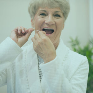 العناية بصحة فم أحد أفراد العائلة